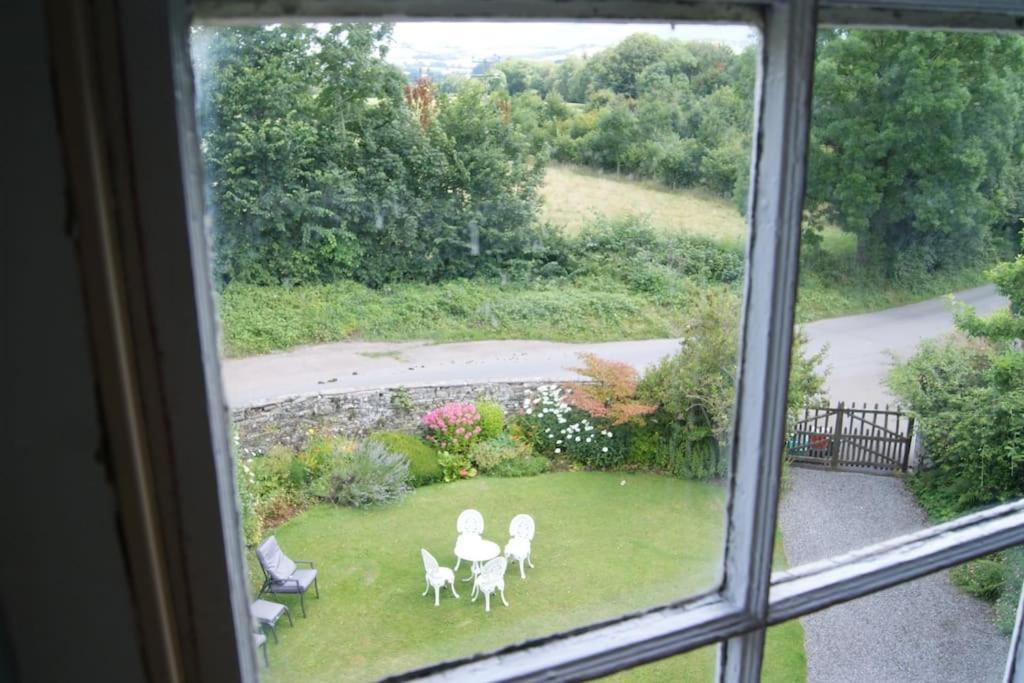 Top Floor At Cantref House Brecon Exterior foto